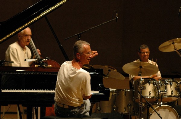 Keith Jarrett / Gary Peacock / Jack DeJohnette - Whisper Not (Live